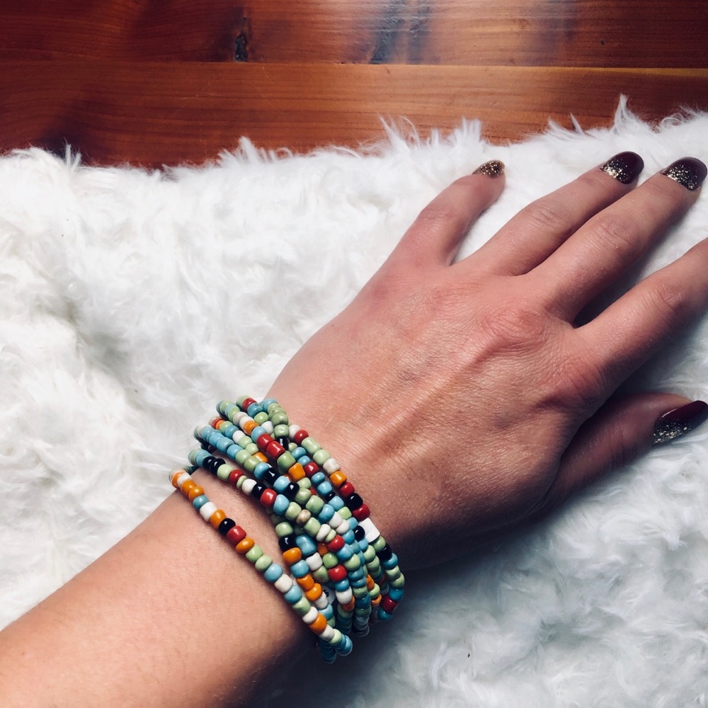 🆕 Beaded Stretch Bracelet w/ wooden clasp